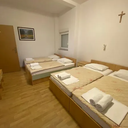 Pensión Regina Mundi