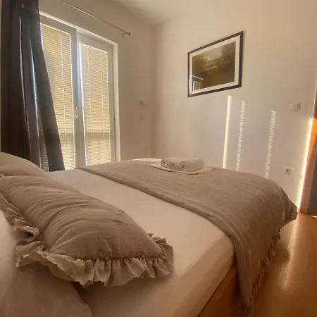 Regina Mundi 3*