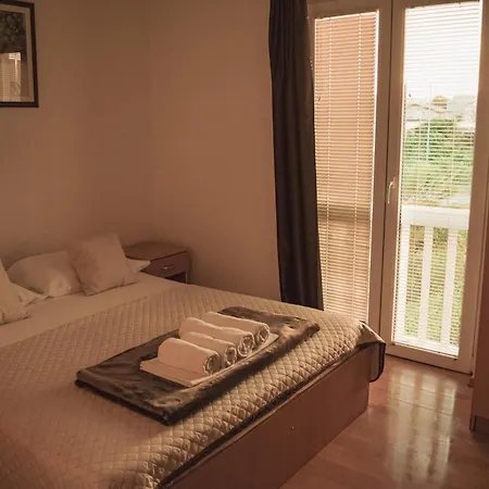 Regina Mundi 3*