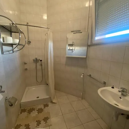 Regina Mundi 3*