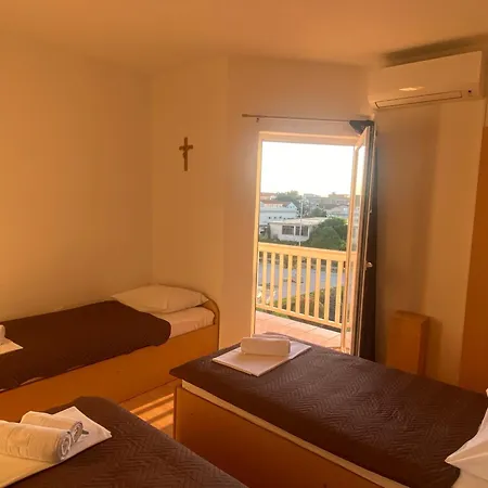 里贾纳芒迪旅馆 招待所 3*