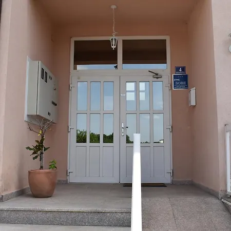 Regina Mundi 3*