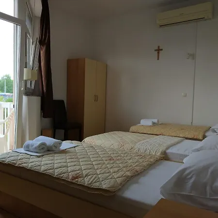 里贾纳芒迪旅馆 3*
