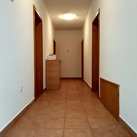 Regina Mundi 3*